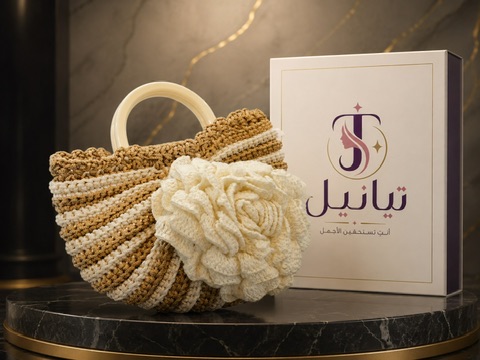 حقيبة ذهبية بوردة عاجية